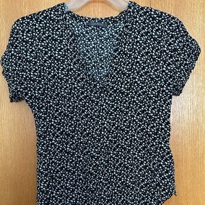 Suzy Shier V-Neck Black & White Floral  Blouse